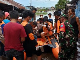 evakuasi mayat masdi korban banjir