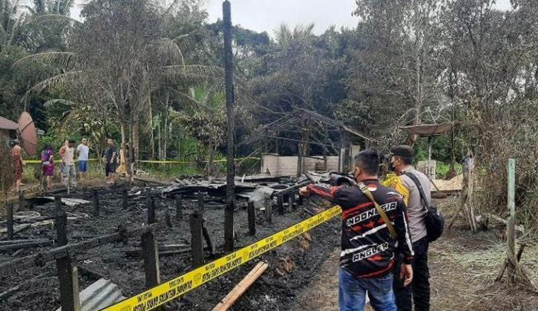 rumah ludes dilalap api, pria paruh baya di teluk lawah tewas
