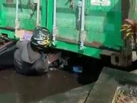 Astaga!! Kontainer Terlepas di Jalan Raya, Timpa Pemotor