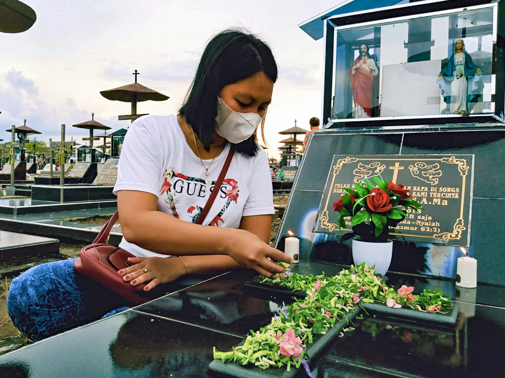 ZIARAH MAKAM JELANG PASKAH