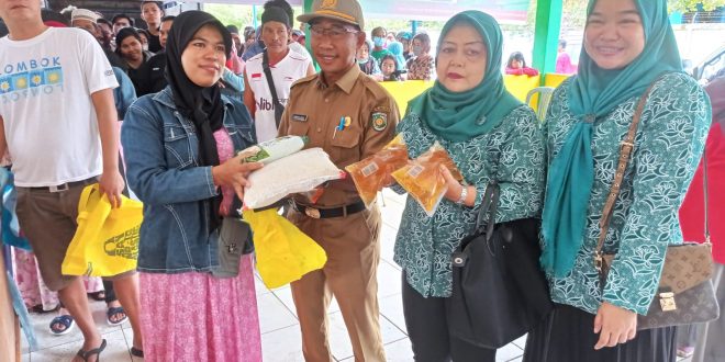 Pemko Distribusikan 1.000 Paket Sembako Murah di Kelurahan Bukit Tunggal