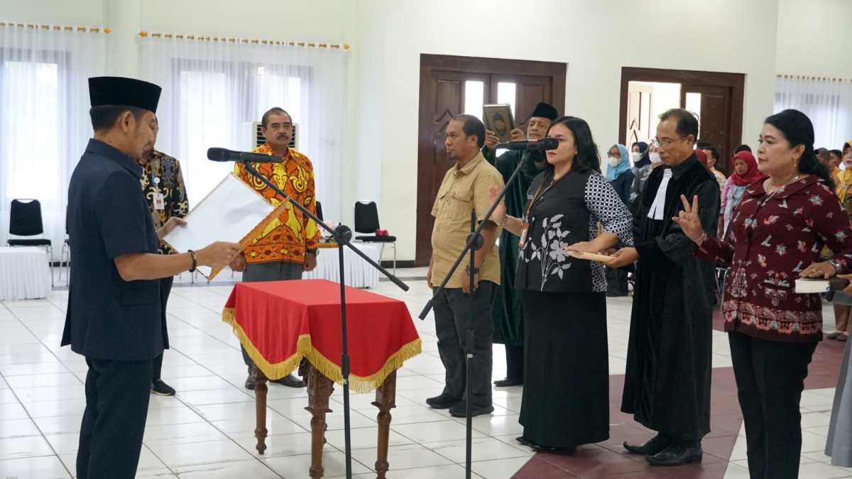 Wali Kota Lantik Pejabat Administrator dan Pengawas di Lingkungan Pemko Palangka Raya