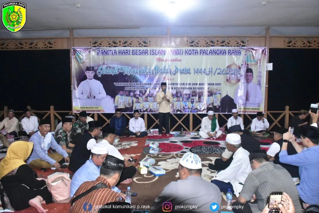 Wali Kota Palangka Raya, Fairid Naparin melakukan Silaturahmi dengan Masyarakat Kota Palangka Raya di Bulan Ramadhan 144…