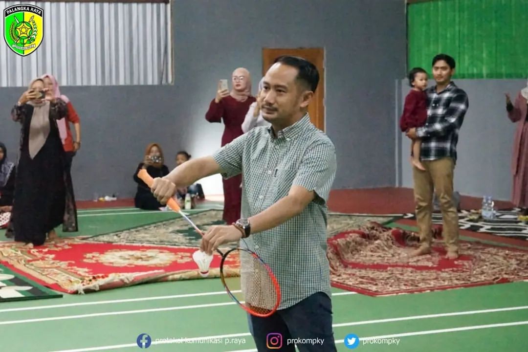 Wali Kota Palangka Raya, Fairid Naparin menghadiri acara Syukuran dan Peresmian Gedung Olahraga Mahameru Badminton Hall,…