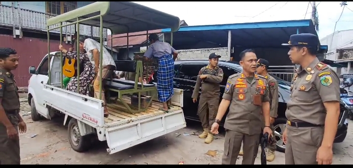 Satpol Pp Amankan 12 Pengemis Dan Seorang Badut