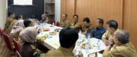 0804 Sukardi Saat Rapat