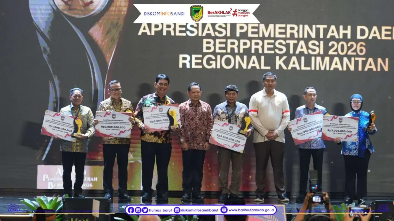 0605 Bupati Barut Terima Penghargaan2