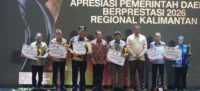 0605 Bupati Barut Terima Penghargaan2