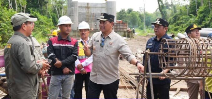 Bupati Barito Utara Tinjau Jalan