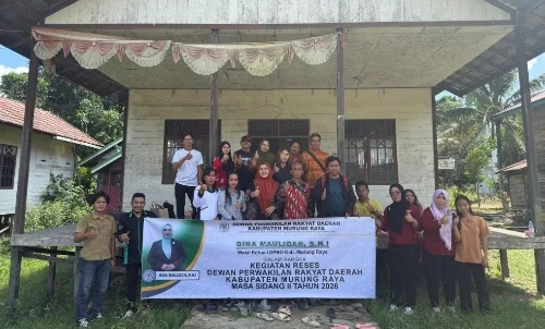 Reses Di Laung Tuhup, Dina Maulidah Tampung Aspirasi Air Bersih Dan Listrik Dari Warga