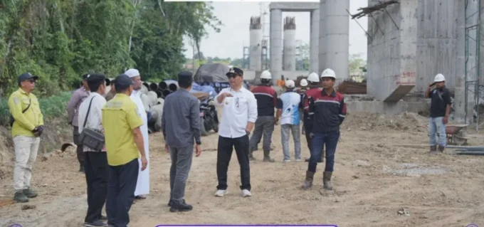 0108 Tinjau Jembatan Sikan1