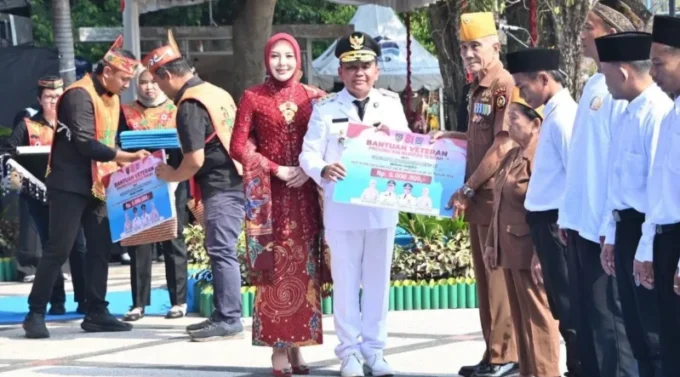 Gubernur Srahkan Bantuan Veteran