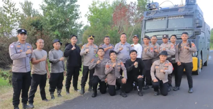 Polres Seruyan Dan Jajaran Padamkan Api