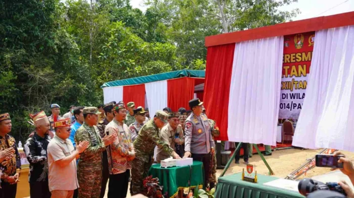 Resmikan Jembatan Garuda