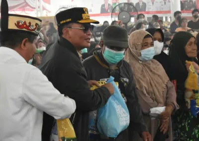 Bagi Beras Di Kapuas