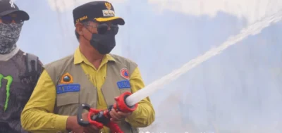 Bupati Seruyan Padamkan Api