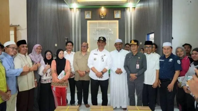 TUNJAU JEMBATAN SIKAN, SHALAHUDDIN SERAHKAN MODUL SIP PINTAR DI MONTALLAT