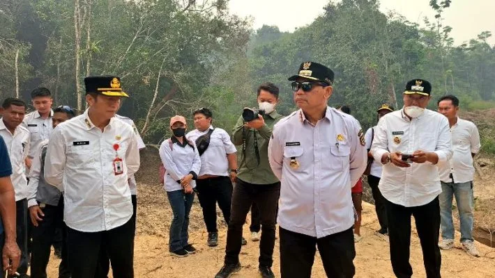 AKSES JALAN DIBUKA, PEMKAB BARITO UTARA TARGETKAN SELURUH DESA TERALIRI LISTRIK 2027