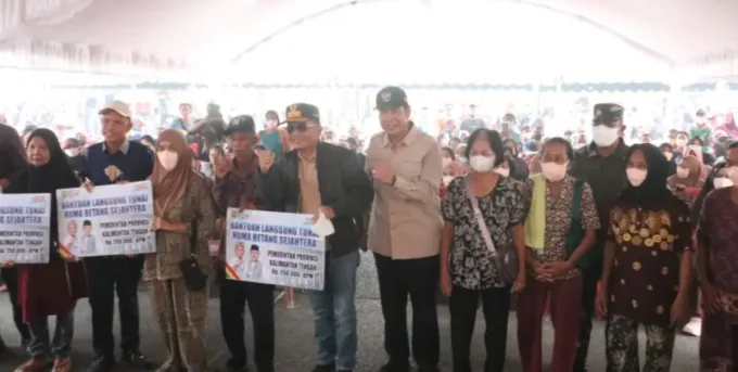 Salurkan Bantuan Di Kapuas