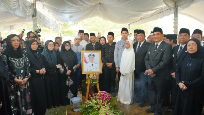 Wagub Pimpin Pemakaman Nadalsyah